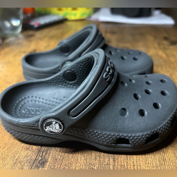 Toddler Crocs Black Size 8 - Picture 5 of 6
